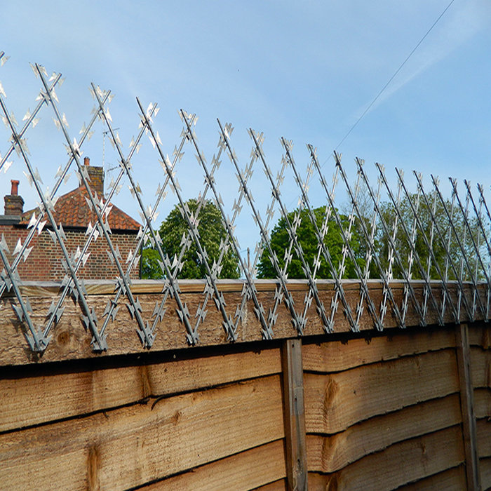 BTO-22 1.8 x 6 M Welded Razor Wire Fence
