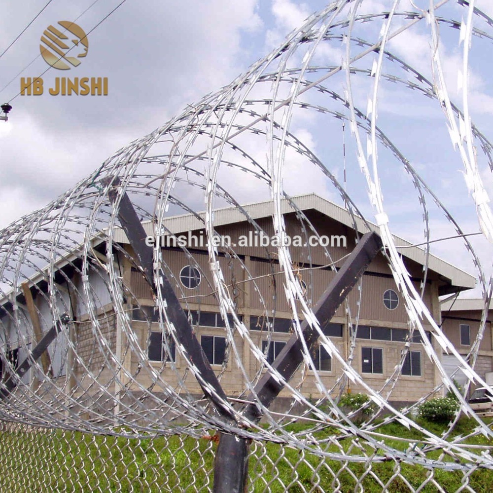 Galvanized big coil diameter 960mm BTO22 BTO30 razor barbed wire